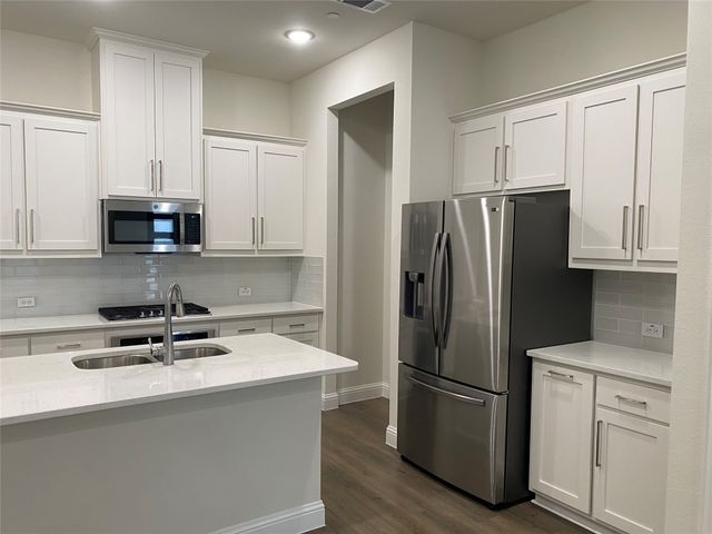 1919 Diyaa Court, Farmers Branch, TX 75234