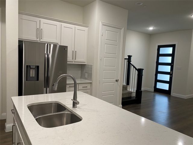 1919 Diyaa Court, Farmers Branch, TX 75234