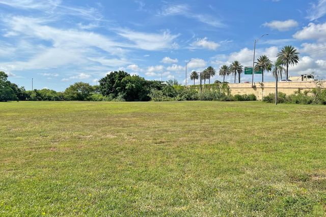 5809 NW 46th Lane, Tamarac, FL 33319