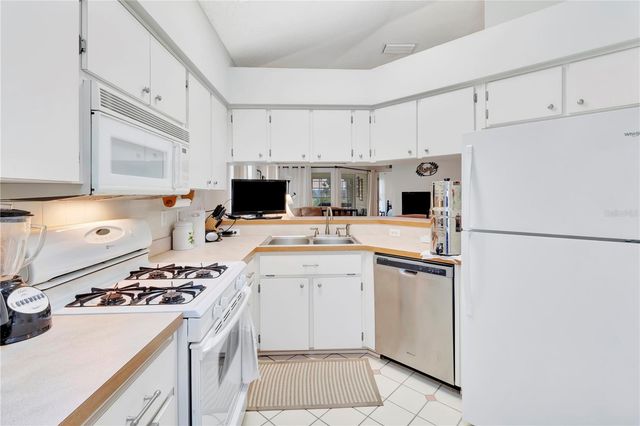 21707 QUEEN MARY COURT, Leesburg, FL 34748