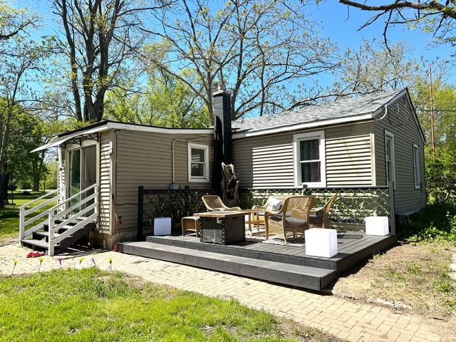 931 Rawson Bridge Road, Cary, IL 60013