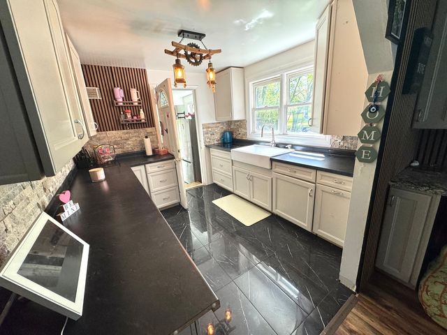 931 Rawson Bridge Road, Cary, IL 60013