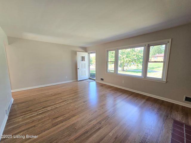 8902 Zabel Way, Louisville, KY 40291