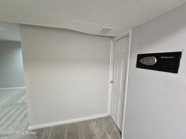 8902 Zabel Way, Louisville, KY 40291