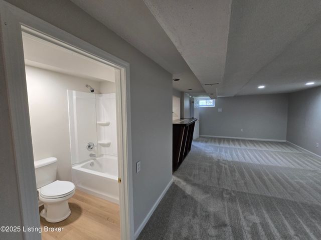 8902 Zabel Way, Louisville, KY 40291