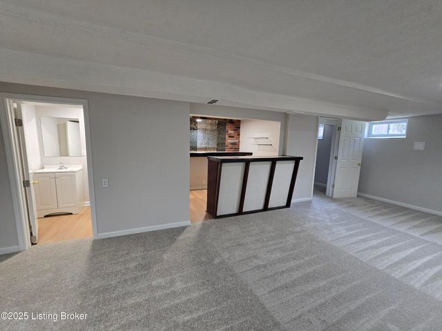 8902 Zabel Way, Louisville, KY 40291