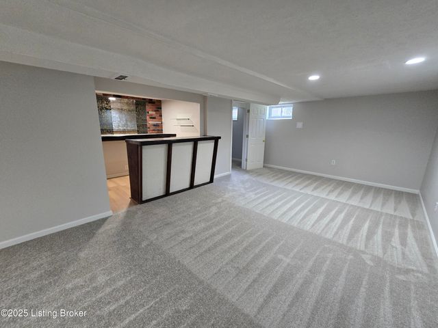 8902 Zabel Way, Louisville, KY 40291