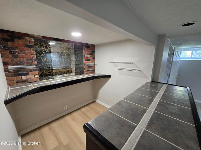 8902 Zabel Way, Louisville, KY 40291