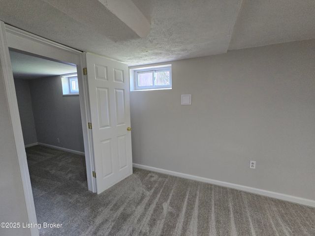 8902 Zabel Way, Louisville, KY 40291