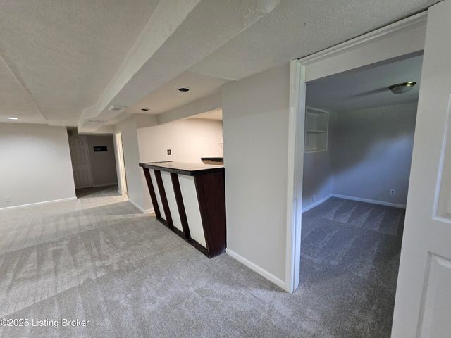 8902 Zabel Way, Louisville, KY 40291