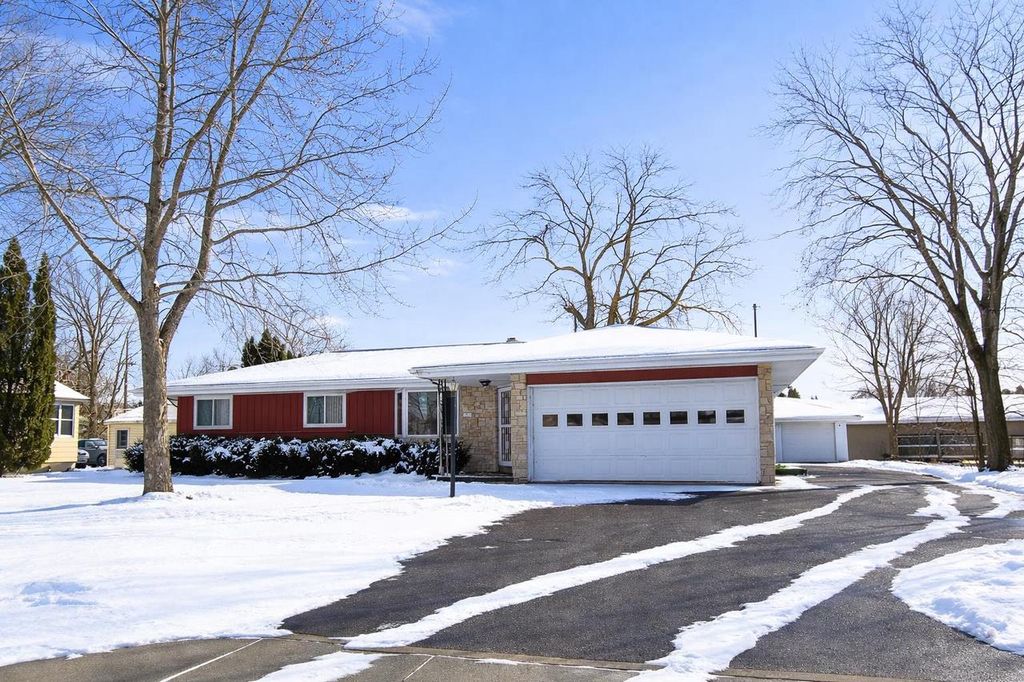 1905 ROOSEVELT AVENUE, Oshkosh, WI 54901