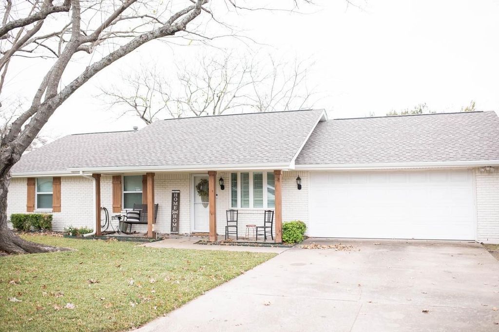 1505 Yucca Street, Midlothian, TX 76065
