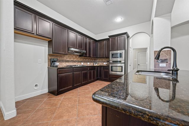 110 Carriage Court, Magnolia, TX 77354