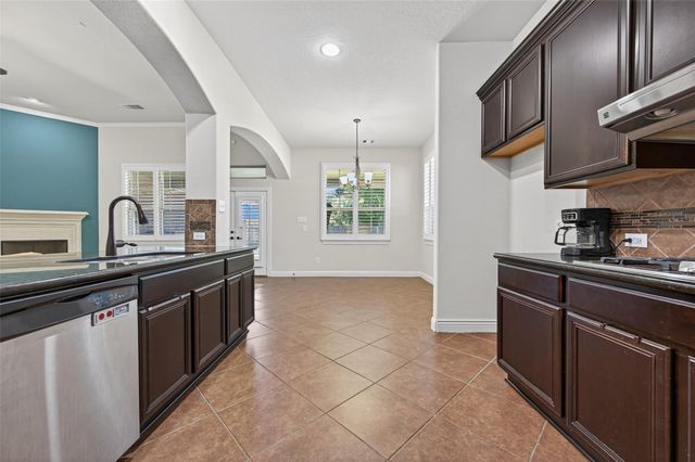 110 Carriage Court, Magnolia, TX 77354