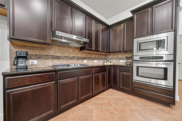 110 Carriage Court, Magnolia, TX 77354