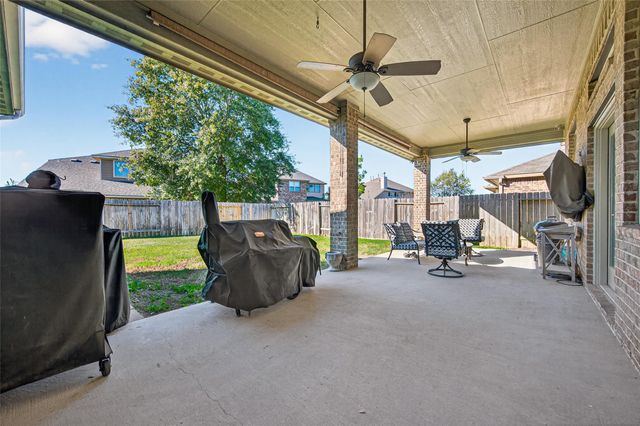 110 Carriage Court, Magnolia, TX 77354