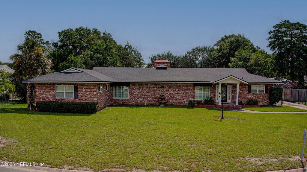 4327 SMUGGLERS Way, Jacksonville, FL 32210