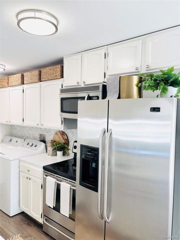 3201 Heatherstone Court, Orion Charter Township, MI 48360