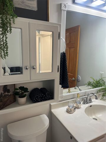 3201 Heatherstone Court, Orion Charter Township, MI 48360