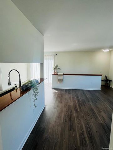 3201 Heatherstone Court, Orion Charter Township, MI 48360