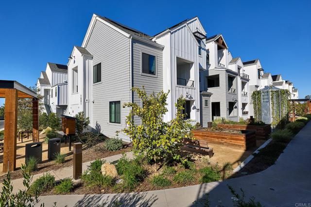 1601 San Remo Place 101, Encinitas, CA 92024