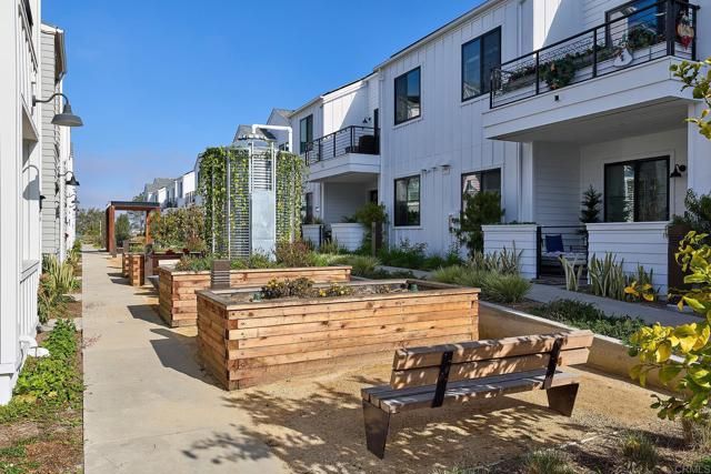 1601 San Remo Place 101, Encinitas, CA 92024