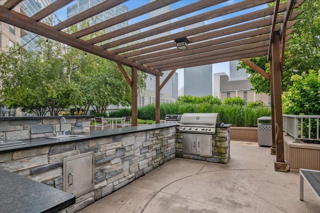 545 N DEARBORN Street 1210, Chicago, IL 60610