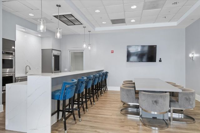 545 N DEARBORN Street 1210, Chicago, IL 60610