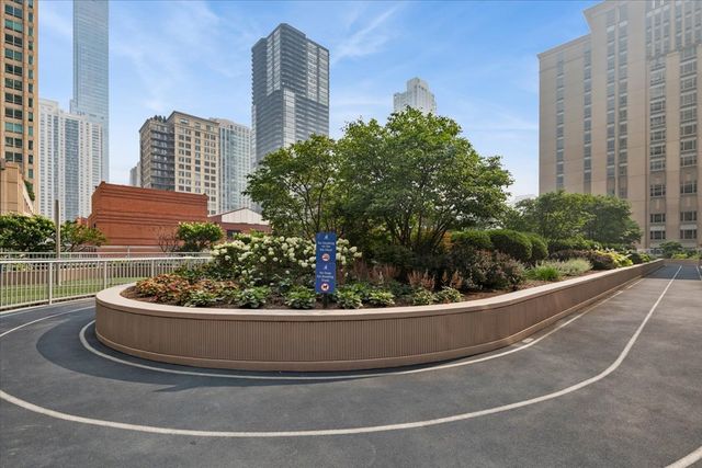 545 N DEARBORN Street 1210, Chicago, IL 60610