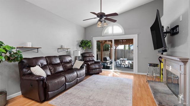 1405 Tillman St, Suisun City, CA 94585