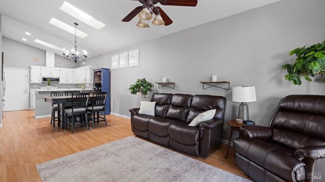 1405 Tillman St, Suisun City, CA 94585