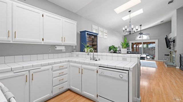 1405 Tillman St, Suisun City, CA 94585