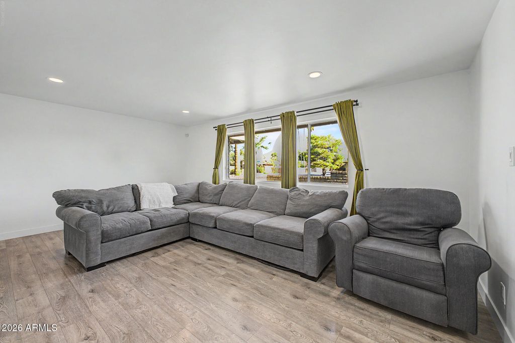 1103 E WATSON Drive, Tempe, AZ 85283 — photo 4