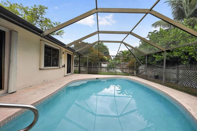 14798 Paddock Drive, Wellington, FL 33414