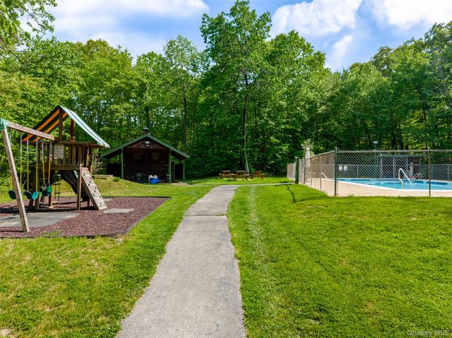 603 Fox Run Lane, Carmel, NY 10512