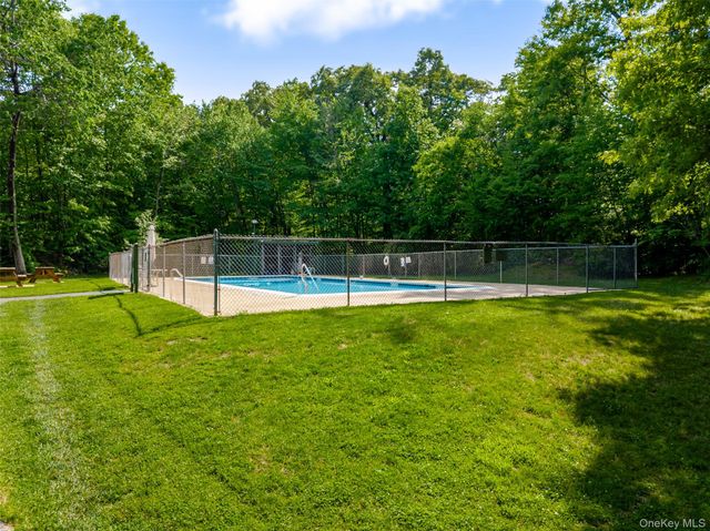 603 Fox Run Lane, Carmel, NY 10512