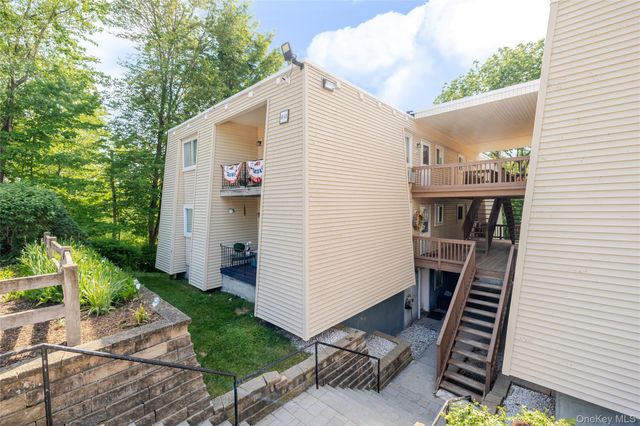 603 Fox Run Lane, Carmel, NY 10512