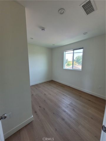 11864 Borden Avenue, San Fernando, CA 91340