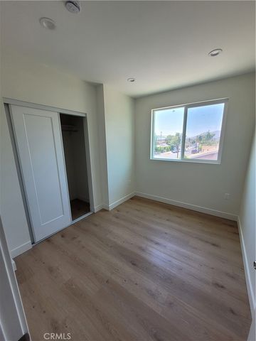 11864 Borden Avenue, San Fernando, CA 91340
