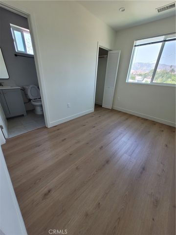 11864 Borden Avenue, San Fernando, CA 91340