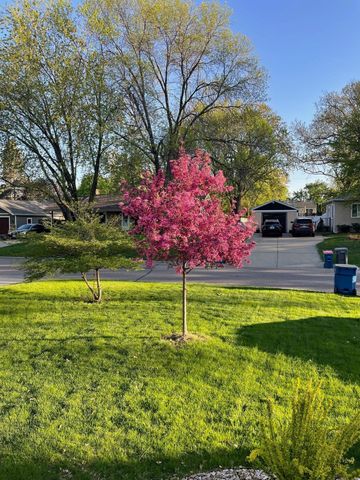 6731 Plymouth Avenue N, Golden Valley, MN 55427