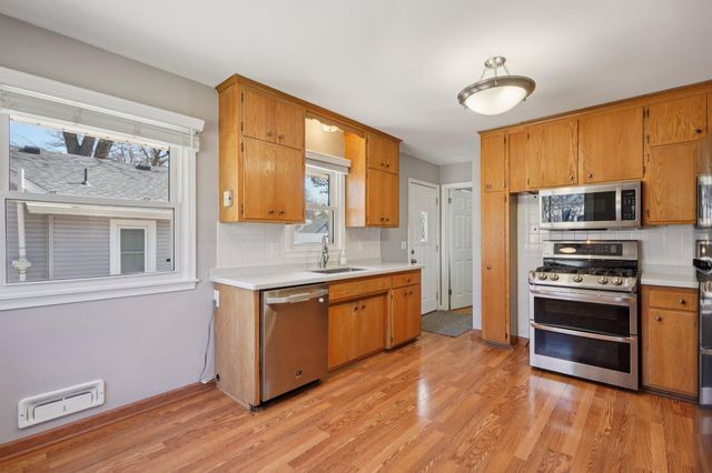 6731 Plymouth Avenue N, Golden Valley, MN 55427