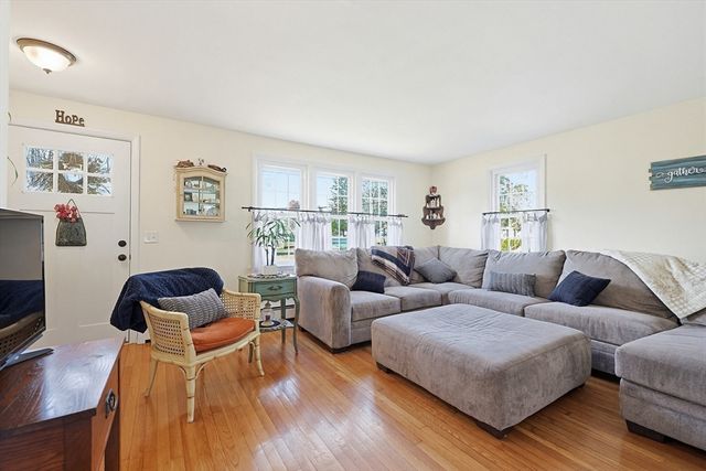 9 Forestdale Rd, Paxton, MA 01612