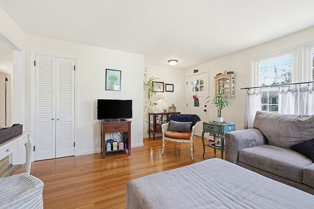 9 Forestdale Rd, Paxton, MA 01612