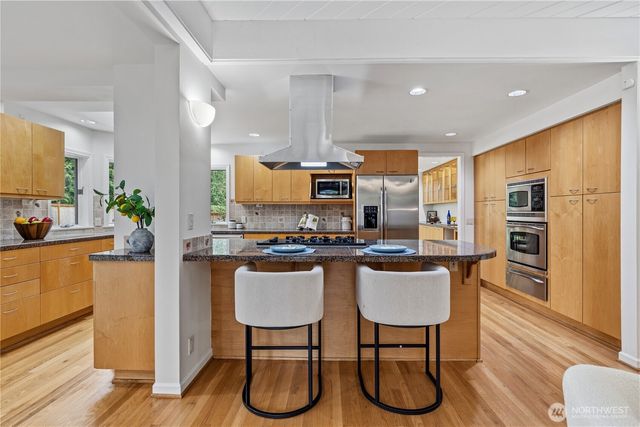 2507 Medina Circle, Medina, WA 98039