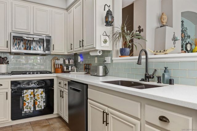 893 Custer Ave., San Marcos, CA 92078
