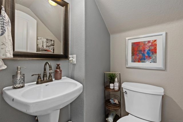 893 Custer Ave., San Marcos, CA 92078