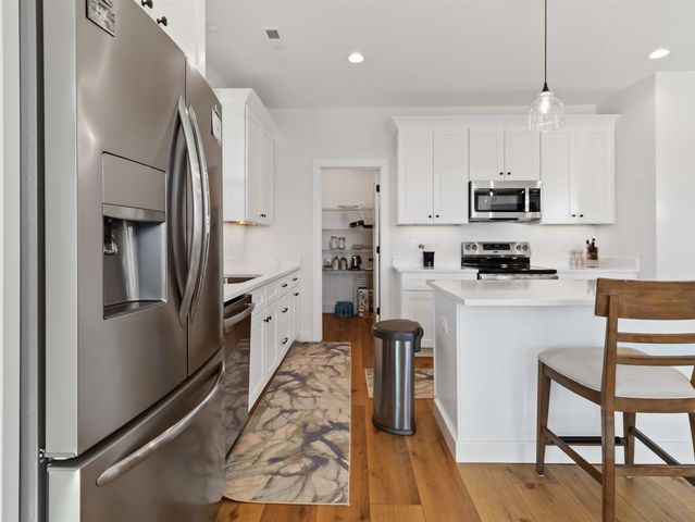 521 Hillview Knoll Lane, Greer, SC 29651