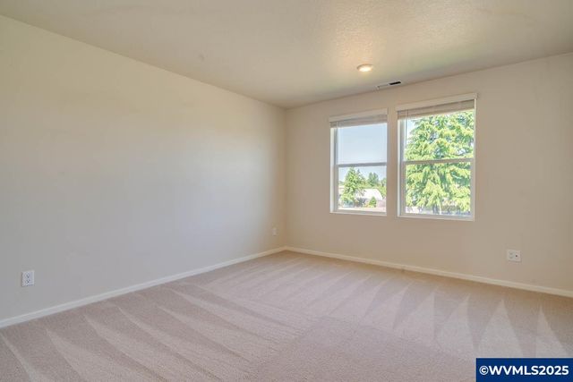 364 Greencrest St NE, Salem, OR 97301