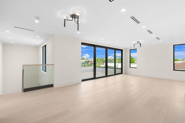 301 NE 7th Avenue, Delray Beach, FL 33483